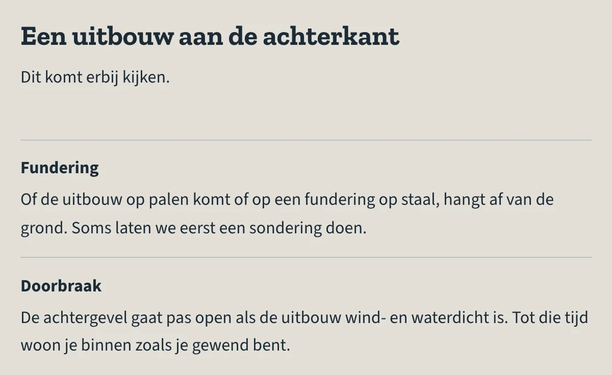 Op de voorbeeldsite: uitleg over een uitbouw aan de achterkant, met de fundering en de doorbraak