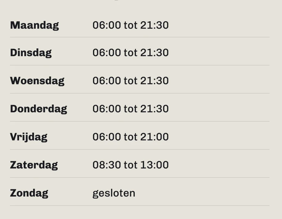 De openingstijden voor vrij trainen op de voorbeeldsite, per dag van de week